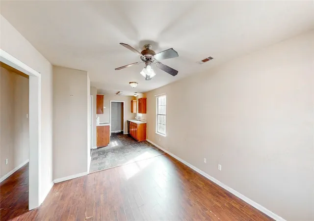 Photo 3 of Single family home for sale at 701 E College St, Sherman, TX 75090 | MLS# 21213123 | Listing updated on 2026-07-27
