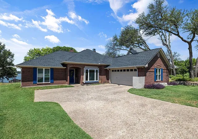Photo 1 of Single family home for sale at 3921 Buena Vista Cir, Granbury, TX 76049 | MLS# 21212813 | Listing updated on 2026-08-23