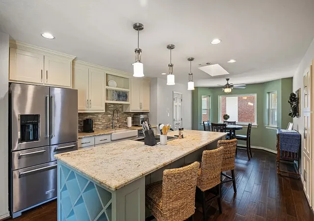 Photo 4 of Single family home for sale at 3921 Buena Vista Cir, Granbury, TX 76049 | MLS# 21212813 | Listing updated on 2026-08-23
