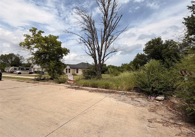 Photo 2 of Land for sale at 950 Bluff View Dr, Hutchins, TX 75141 | MLS# 21202289 | Listing updated on 2026-07-23