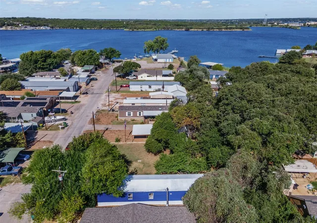 Photo 1 of Manufactured home for sale at 6525 Blue Water Ct, Granbury, TX 76049 | MLS# 21213904 | Listing updated on 2026-07-09