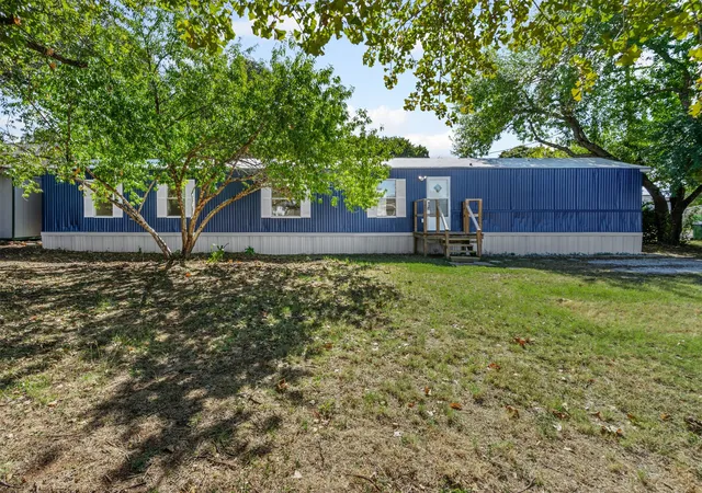 Photo 2 of Manufactured home for sale at 6525 Blue Water Ct, Granbury, TX 76049 | MLS# 21213904 | Listing updated on 2026-07-09