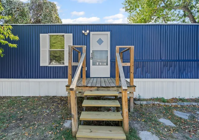 Photo 3 of Manufactured home for sale at 6525 Blue Water Ct, Granbury, TX 76049 | MLS# 21213904 | Listing updated on 2026-07-09