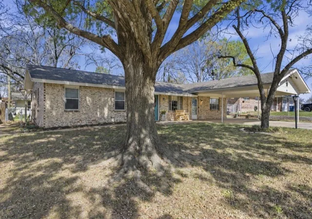 Homes for sale in De Leon, TX | 1224 N Texas St, De Leon, TX 76444 | MLS# 21213828