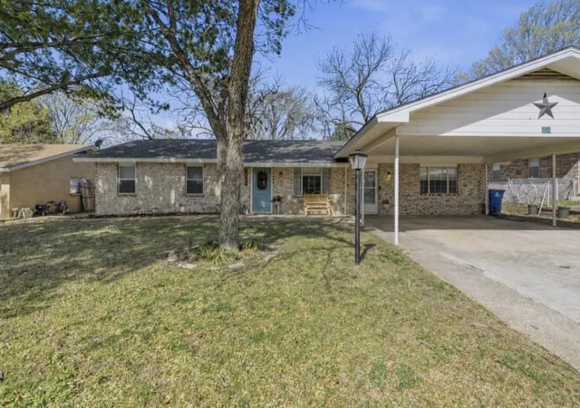 Homes for sale in De Leon, TX | 1224 N Texas St, De Leon, TX 76444 | MLS# 21213828