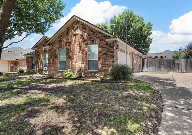 Photo 2 of Single family home for sale at 211 Desert Sky Dr, Mc Gregor, TX 76657 | MLS# 21214032 | Listing updated on 2026-07-10