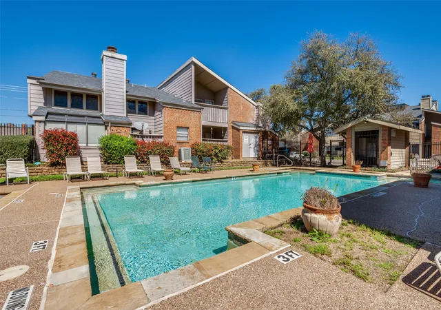 Homes for sale in Arlington, TX | 2101 Count Fleet Dr #502, Arlington, TX 76011 | MLS# 21212779
