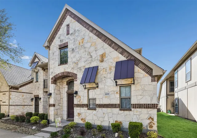 Photo 3 of Townhouse for sale at 5500 Conch Train Rd, Mc Kinney, TX 75070 | MLS# 21206544 | Listing updated on 2026-10-07