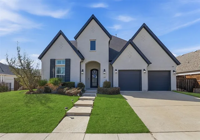 Photo 1 of Single family home for sale at 2016 Roundtree Cir E, Aledo, TX 76008 | MLS# 21212433 | Listing updated on 2026-09-01