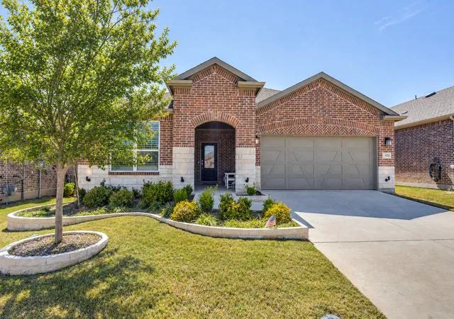 Photo 1 of Single family home for sale at 424 Long Pines Dr, Mc Kinney, TX 75071 | MLS# 21212126 | Listing updated on 2026-09-21