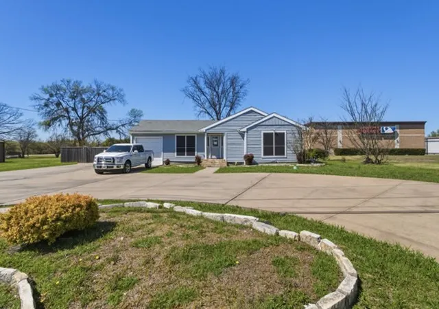 Photo 1 of Sale Pending at 7213 Lake View Pkwy, Rowlett, TX 75088 | MLS# 21214230 | Listing updated on 2026-08-19