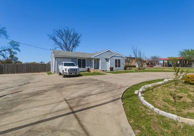 Photo 2 of Sale Pending at 7213 Lake View Pkwy, Rowlett, TX 75088 | MLS# 21214230 | Listing updated on 2026-08-19