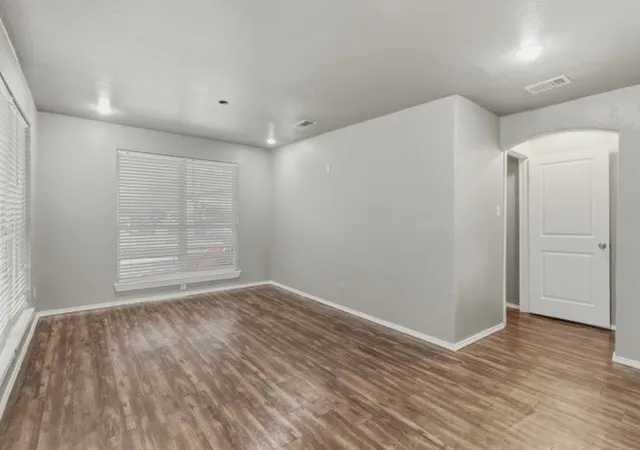 Photo 4 of Sale Pending at 7213 Lake View Pkwy, Rowlett, TX 75088 | MLS# 21214230 | Listing updated on 2026-08-19