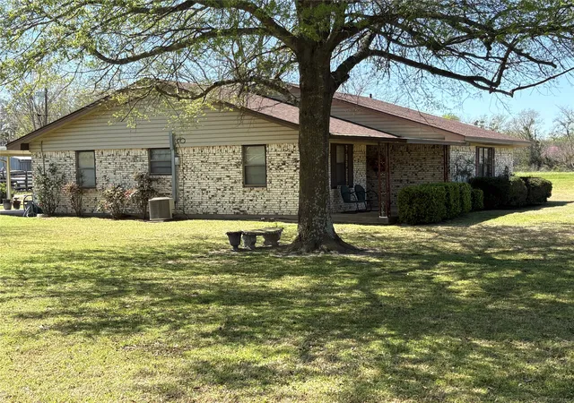 Photo 2 of Single family home for sale at 32 County Road 4784, Sulphur Springs, TX 75482 | MLS# 21213275 | Listing updated on 2026-09-24