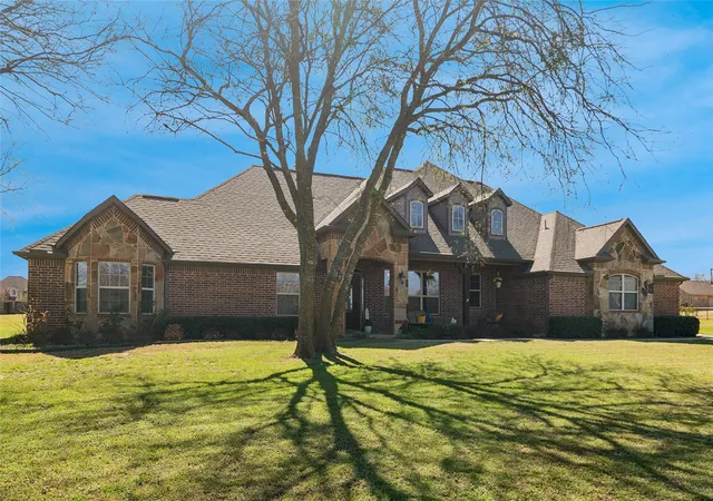 Homes for sale in Gunter, TX | 82 Forest Hills Cir, Gunter, TX 75058 | MLS# 21213894