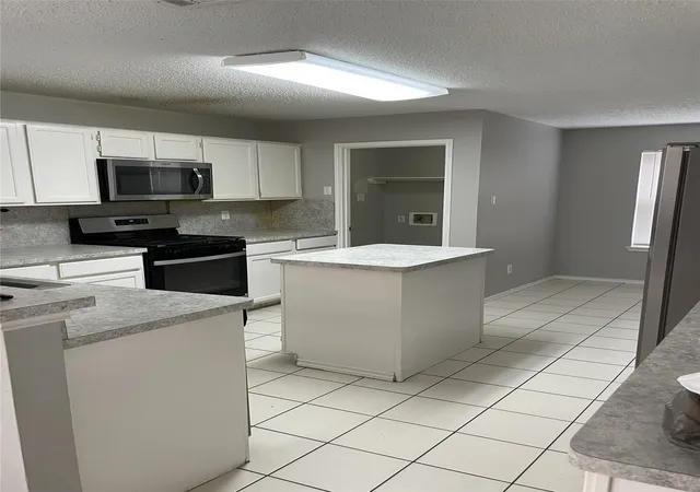 Photo 3 of Sale Pending at 2660 Windswept Ln, Mesquite, TX 75181 | MLS# 21207657 | Listing updated on 2026-07-24