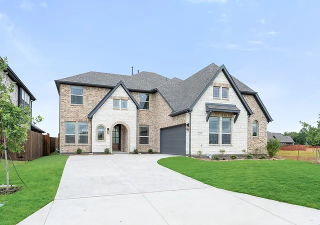Single family home for sale at 237 Sweetwater Dr, Commerce, TX 75428 | MLS# 21214331