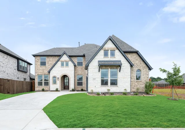 Photo 3 of Single family home for sale at 237 Sweetwater Dr, Commerce, TX 75428 | MLS# 21214331 | Listing updated on 2026-08-20