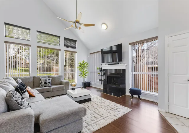 Photo 2 of Single family home for sale at 1031 Park Ave, Carrollton, TX 75006 | MLS# 21214382 | Listing updated on 2026-08-19