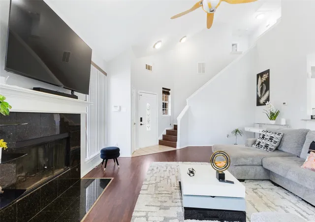 Photo 4 of Single family home for sale at 1031 Park Ave, Carrollton, TX 75006 | MLS# 21214382 | Listing updated on 2026-08-19