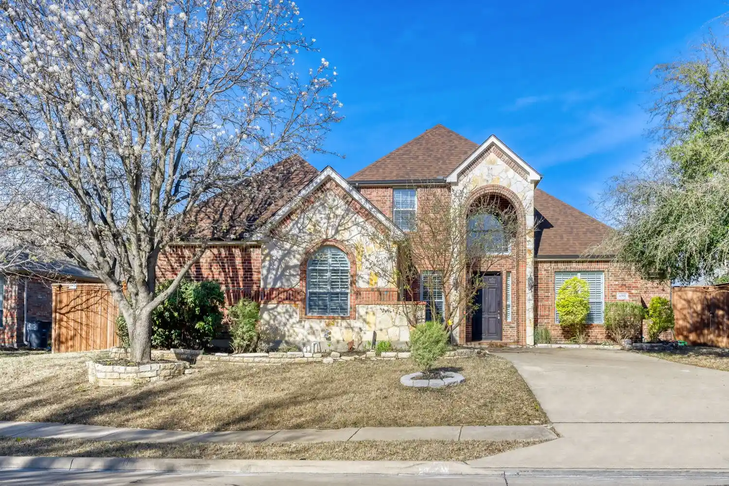Photo 1 of Single family home for sale at 6911 Bradford Estates Dr, Sachse, TX 75048 | MLS# 21135588 | Listing updated on 2026-10-16