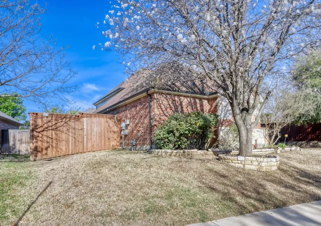 3rd image of 6911 Bradford Estates Dr, Sachse, TX 75048 | MLS# 21135588