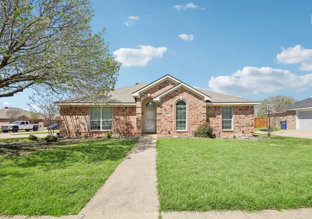 Homes for sale in Crowley, TX | 1325 Lake Shore Dr, Crowley, TX 76036 | MLS# 21214376