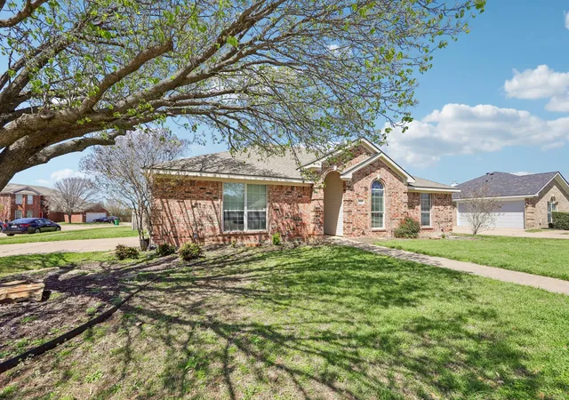 Homes for sale in Crowley, TX | 1325 Lake Shore Dr, Crowley, TX 76036 | MLS# 21214376