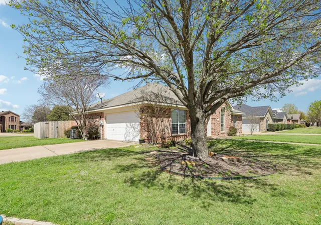 Homes for sale in Crowley, TX | 1325 Lake Shore Dr, Crowley, TX 76036 | MLS# 21214376