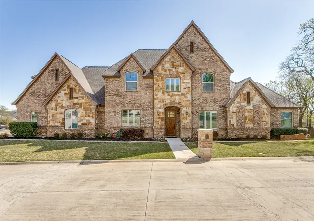 Photo 1 of Single family home for sale at 6800 Woodland Hills Dr, North Richland Hills, TX 76182 | MLS# 21211130 | Listing updated on 2026-08-19