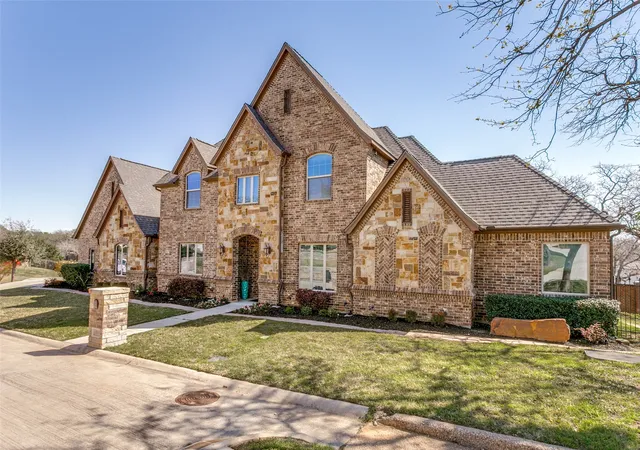 Photo 2 of Single family home for sale at 6800 Woodland Hills Dr, North Richland Hills, TX 76182 | MLS# 21211130 | Listing updated on 2026-08-19
