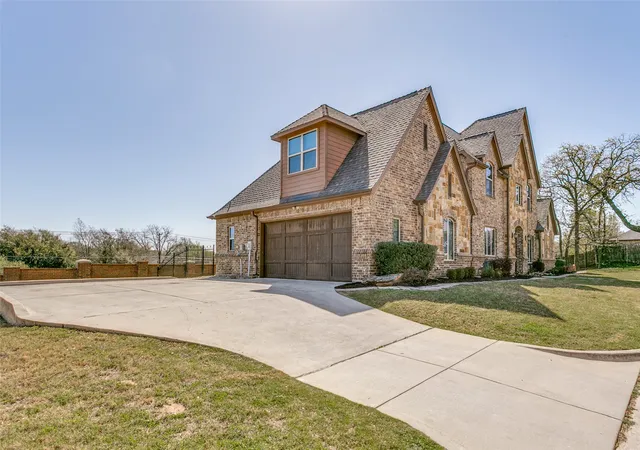Photo 3 of Single family home for sale at 6800 Woodland Hills Dr, North Richland Hills, TX 76182 | MLS# 21211130 | Listing updated on 2026-08-19