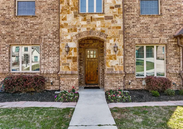 Photo 3 of Single family home for sale at 6800 Woodland Hills Dr, North Richland Hills, TX 76182 | MLS# 21211130 | Listing updated on 2026-08-19