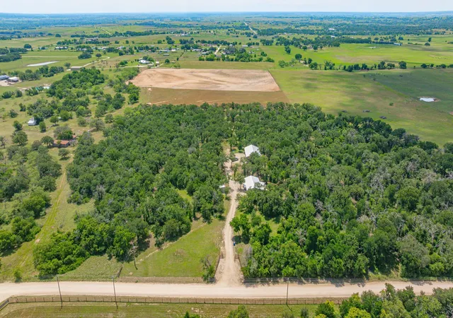 Photo 3 of Single family home for sale at 1375 County Road 253, Stephenville, TX 76401 | MLS# 21214468 | Listing updated on 2026-09-25