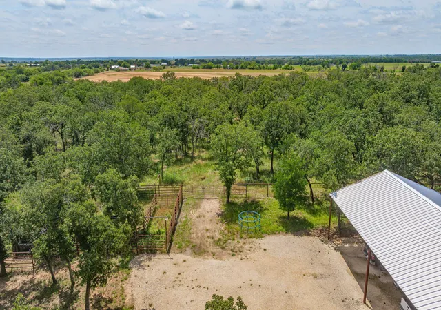 Photo 4 of Single family home for sale at 1375 County Road 253, Stephenville, TX 76401 | MLS# 21214468 | Listing updated on 2026-09-25
