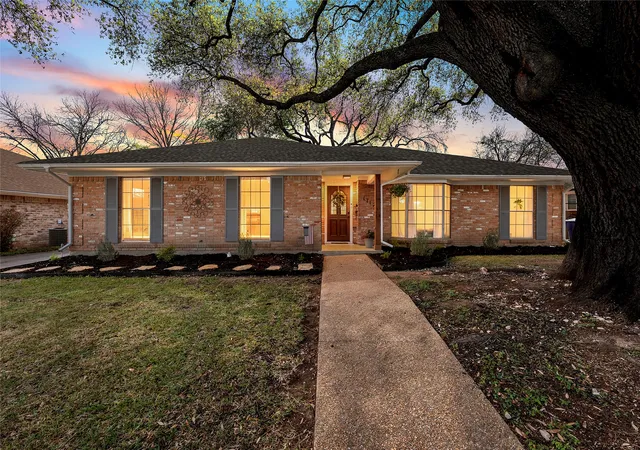 Homes for sale in Waco, TX | 1712 Laurel Lake Dr, Waco, TX 76710 | MLS# 21214114