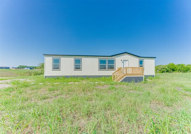 Homes for sale in Ferris, TX | 3040 Sitting Bull Ln, Ferris, TX 75125 | MLS# 21214588