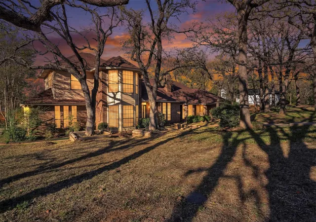 Photo 1 of Single family home for sale at 205 William Wallace Dr, Burleson, TX 76028 | MLS# 21213250 | Listing updated on 2026-09-18