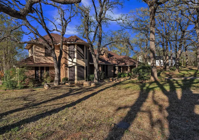 Photo 2 of Single family home for sale at 205 William Wallace Dr, Burleson, TX 76028 | MLS# 21213250 | Listing updated on 2026-09-18