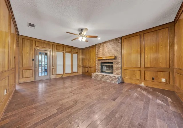 Photo 3 of Single family home for sale at 205 William Wallace Dr, Burleson, TX 76028 | MLS# 21213250 | Listing updated on 2026-09-18