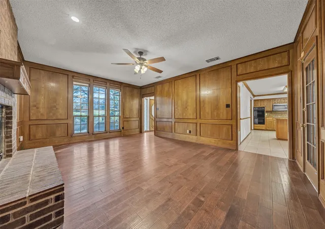 Photo 3 of Single family home for sale at 205 William Wallace Dr, Burleson, TX 76028 | MLS# 21213250 | Listing updated on 2026-09-18