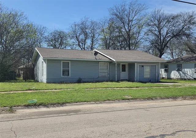 Homes for sale in Cleburne, TX | 1205 N Anglin St, Cleburne, TX 76031 | MLS# 21211282
