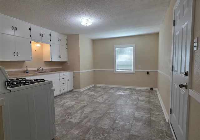 Photo 3 of Single family home for sale at 1207 N Anglin St, Cleburne, TX 76031 | MLS# 21211302 | Listing updated on 2026-10-01