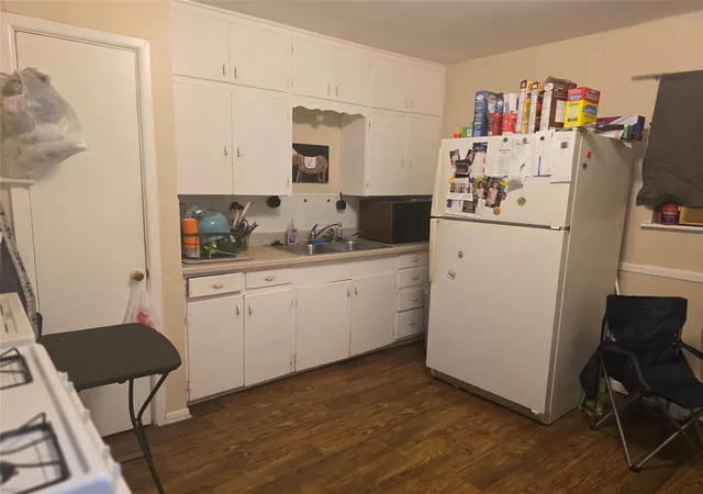 Photo 2 of Single family home for sale at 1209 N Anglin St, Cleburne, TX 76031 | MLS# 21214411 | Listing updated on 2026-09-30