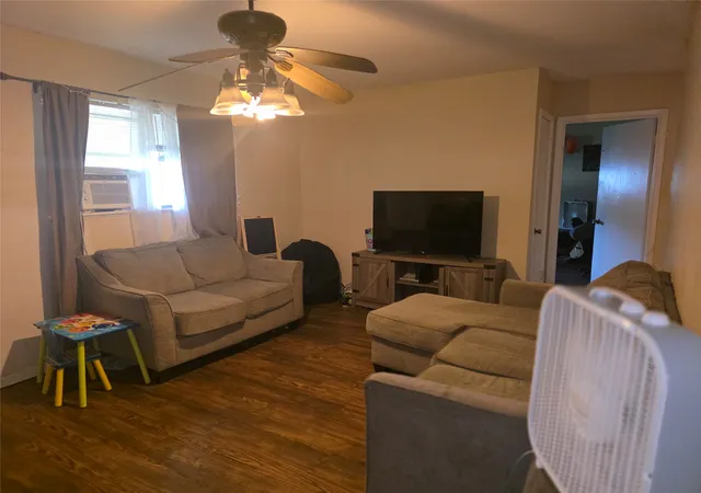 Photo 3 of Single family home for sale at 1209 N Anglin St, Cleburne, TX 76031 | MLS# 21214411 | Listing updated on 2026-09-30