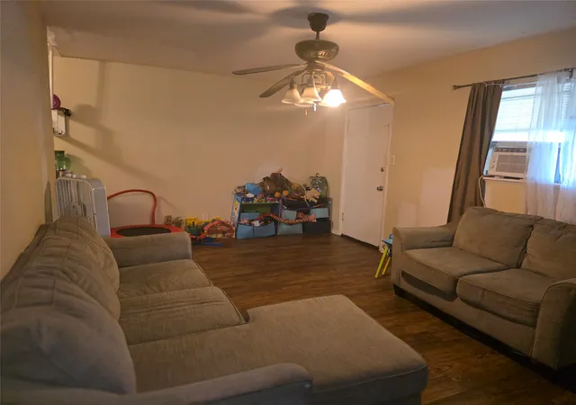 Photo 4 of Single family home for sale at 1209 N Anglin St, Cleburne, TX 76031 | MLS# 21214411 | Listing updated on 2026-09-30
