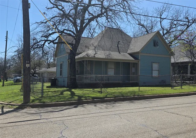 Homes for sale in Cleburne, TX | 401 W Wilson St, Cleburne, TX 76033 | MLS# 21214430