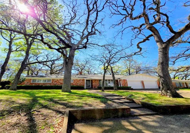 Photo 2 of Single family home for sale at 1020 Redbud Ct, Arlington, TX 76012 | MLS# 21214530 | Listing updated on 2026-07-16
