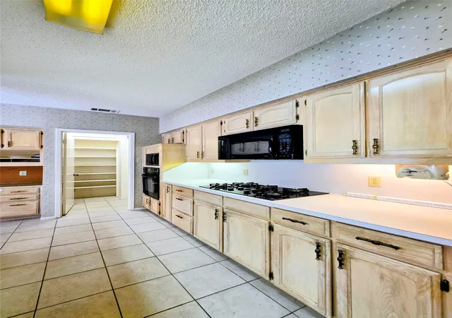 Photo 3 of Single family home for sale at 1020 Redbud Ct, Arlington, TX 76012 | MLS# 21214530 | Listing updated on 2026-07-16