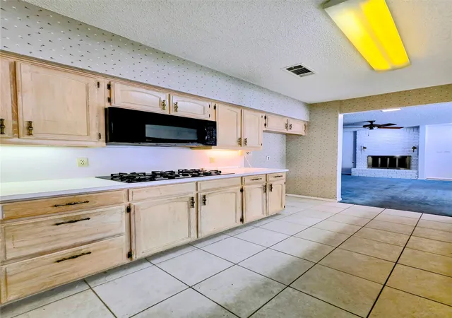 Photo 3 of Single family home for sale at 1020 Redbud Ct, Arlington, TX 76012 | MLS# 21214530 | Listing updated on 2026-07-16
